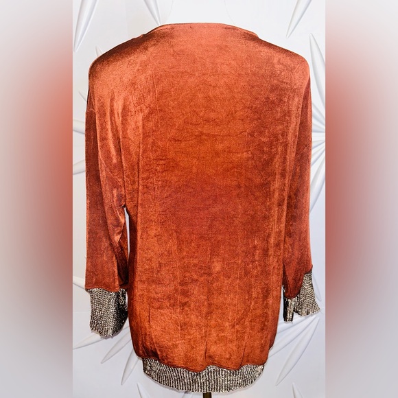 Chicos SZ 0 Petite brown/gold V-neck top w/optional neck chain. Bust 40”-46”. - Picture 3 of 4